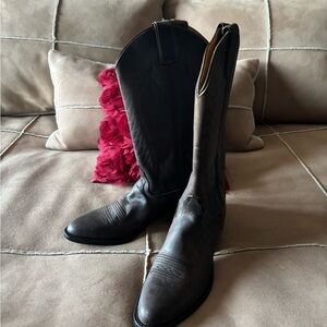 New never worn Tony Lama Women’s Cowboy Boots